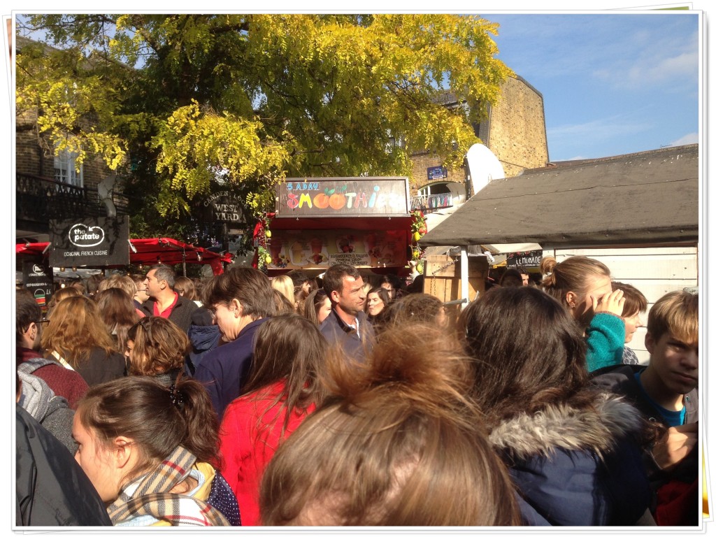 "Praça de alimentação" em Camden Lock no domingo pela manhã: gente que não acaba mais.