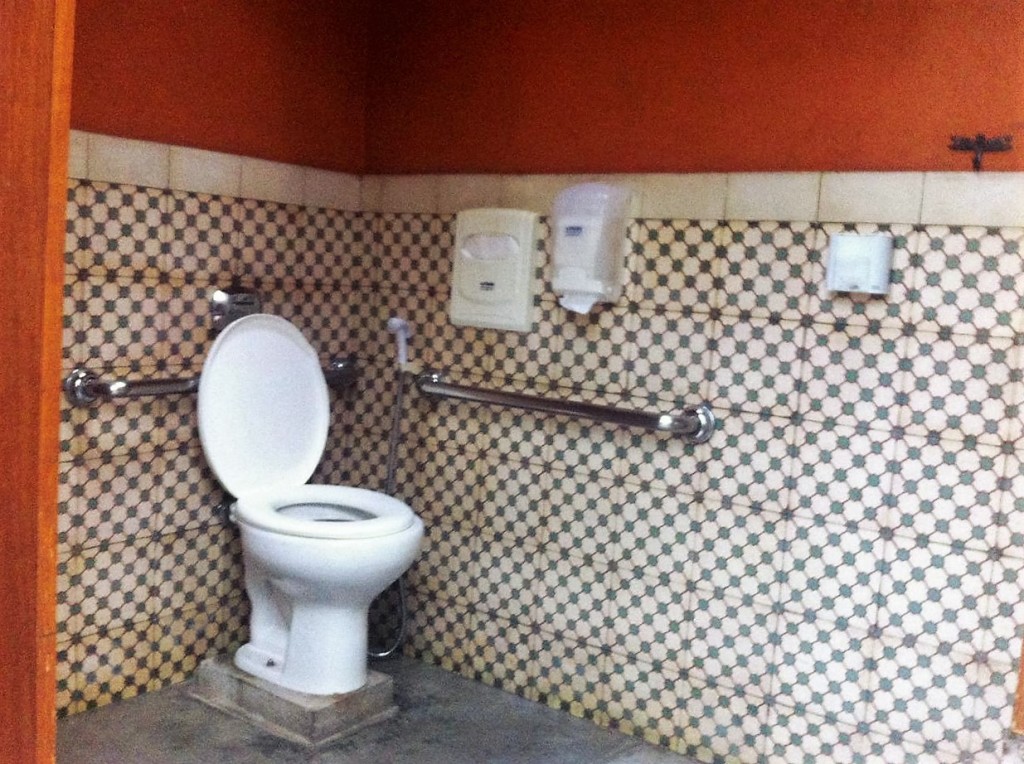 Segundo Pedro, o Xapuri tem banheiro acessível e grande.