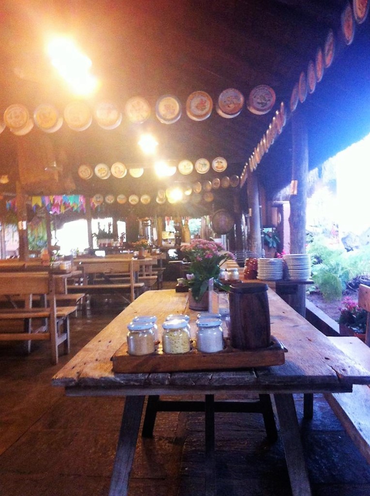 No Xapuri, a comida é mineira, e a decoração também.