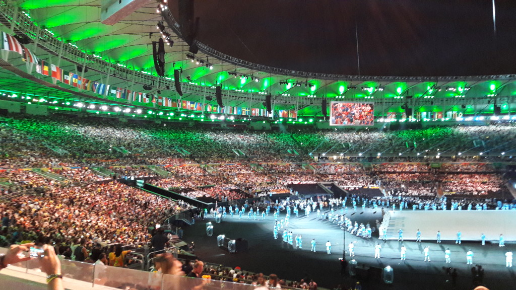 Delegação brasileira foi ovacionada ao entrar no estádio. Impossível esquecer a energia dessa vibração do público!