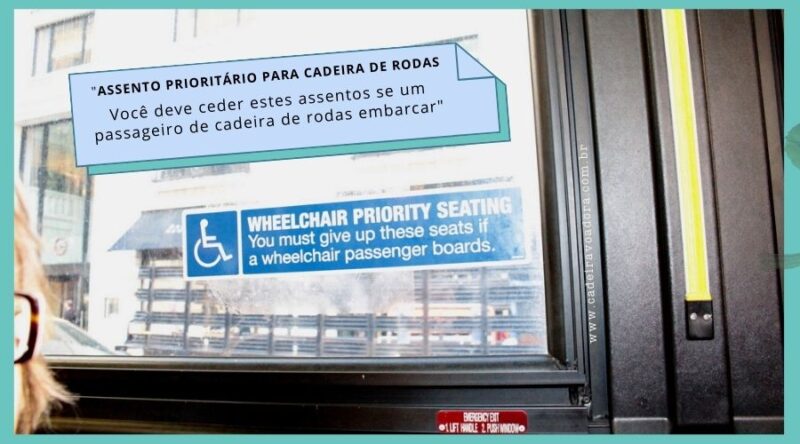 Adesivo na janela do ônibus avisa que o local deve ser liberado se entrar alguém que tenha mobilidade reduzida